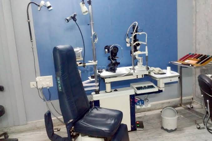Eye examination equipment and consultation chair