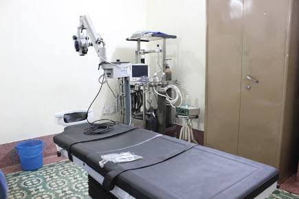 Hospital treatment room and equipment